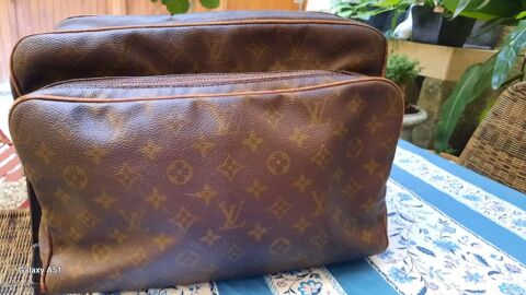 SAC VUITTON GRAND MODELE AVEC BANDOUILIERE POUR HOMME 380 L'Isle-sur-la-Sorgue (84)