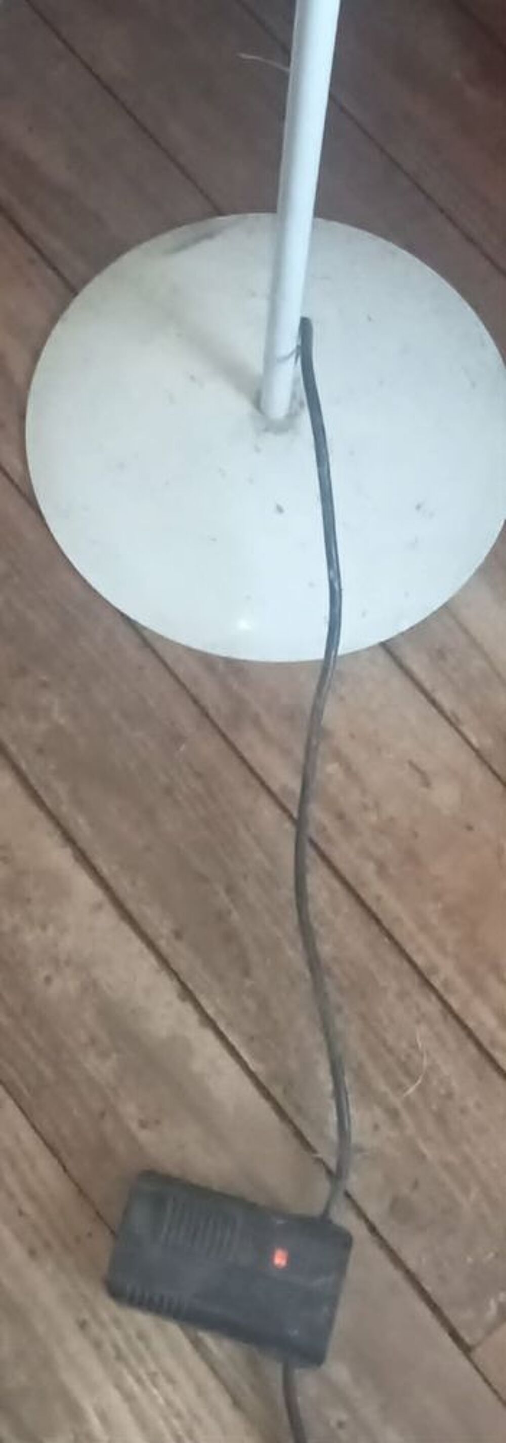 Lampe halog&egrave;ne sur pied Electroménager