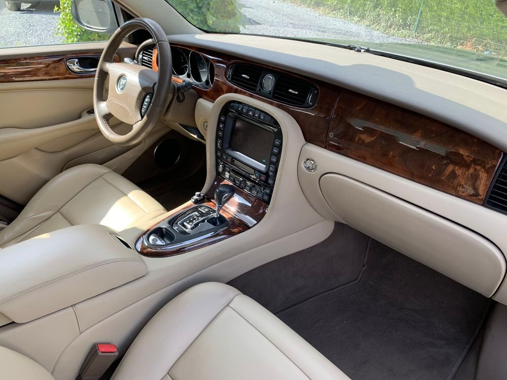 XJ 6 XJ6 V6 2.7 D - 207 Bi-Turbo Executive A 2006 occasion 59310 Auchy-lez-Orchies