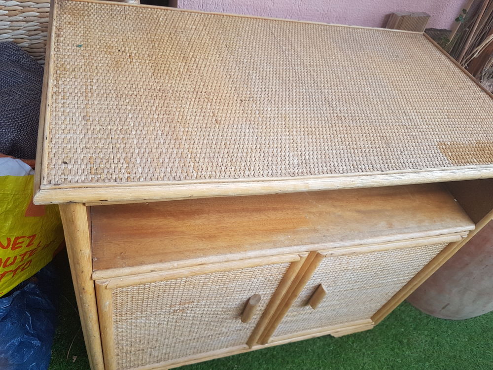 Petit meuble en rotin 
Meubles