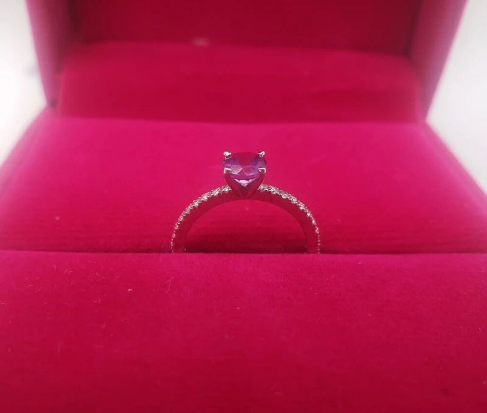 Bague or blanc 10k avec am&eacute;thyste et moissanite (T48) Bijoux et montres