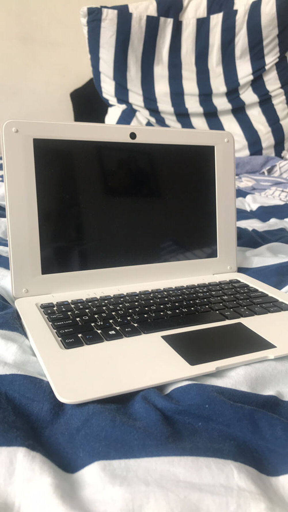 Netbook blanc Téléphones et tablettes