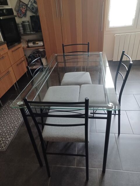 TABLE AVEC 4 CHAISES 85 Dieppe (76)