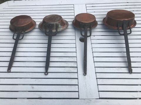Bel ensemble de 6 po�les en cuivre , plus louche assortie 150 Mottier (38)