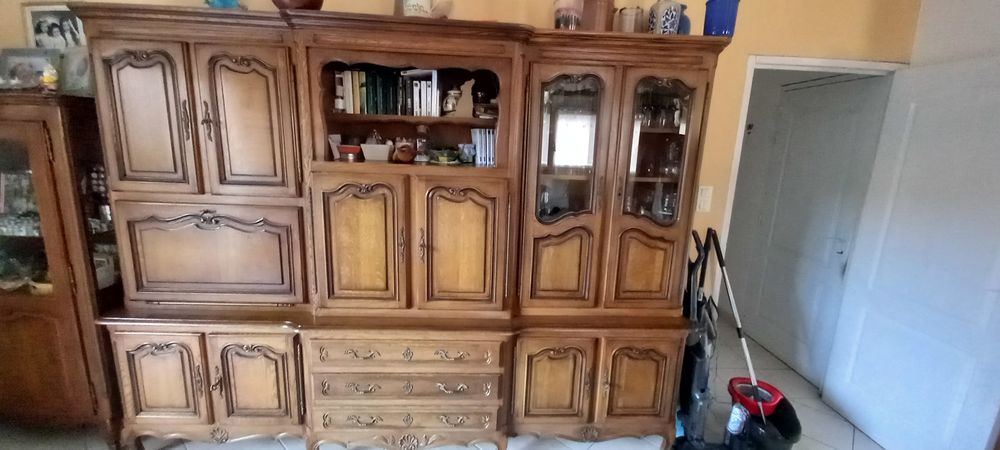 Buffet de salle &agrave; manger 
1 partie haute et une partie basse Meubles