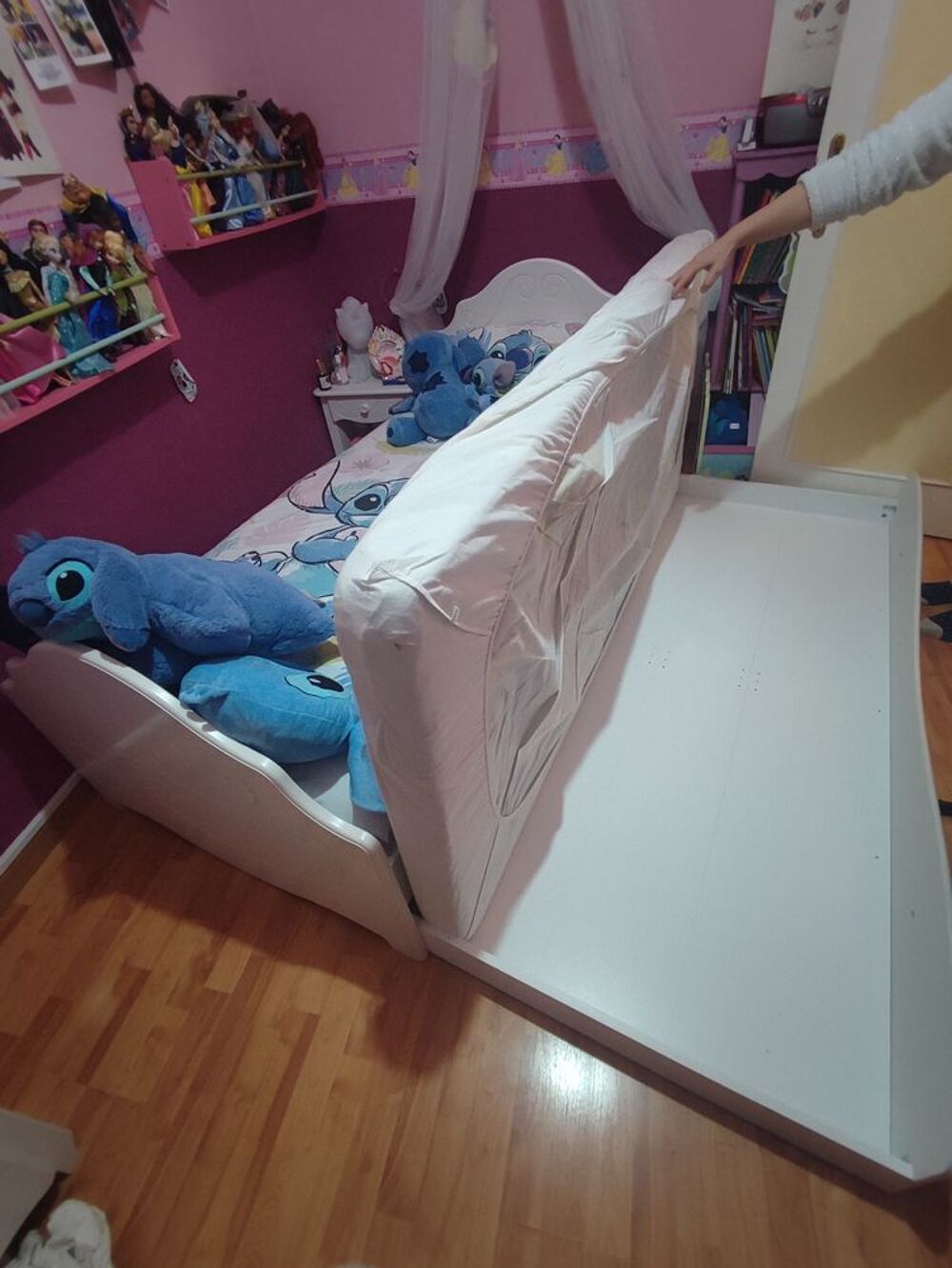 Chambre compl&egrave;te blanche tr&egrave;s bon &eacute;tat a d&eacute;battre Meubles