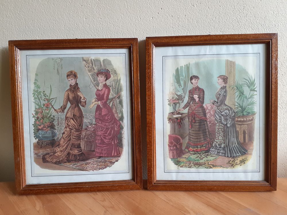 2 Tableaux "Femmes en Costumes d'Epoque" Décoration