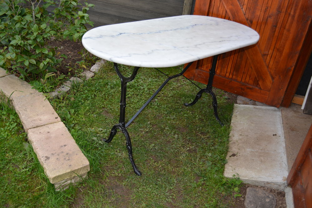 Table de bistrot en marbre gris Meubles