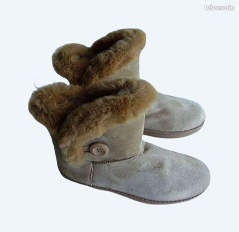 
Bottine fourr�e   peau retourn�e Dain 
30 Grenoble (38)