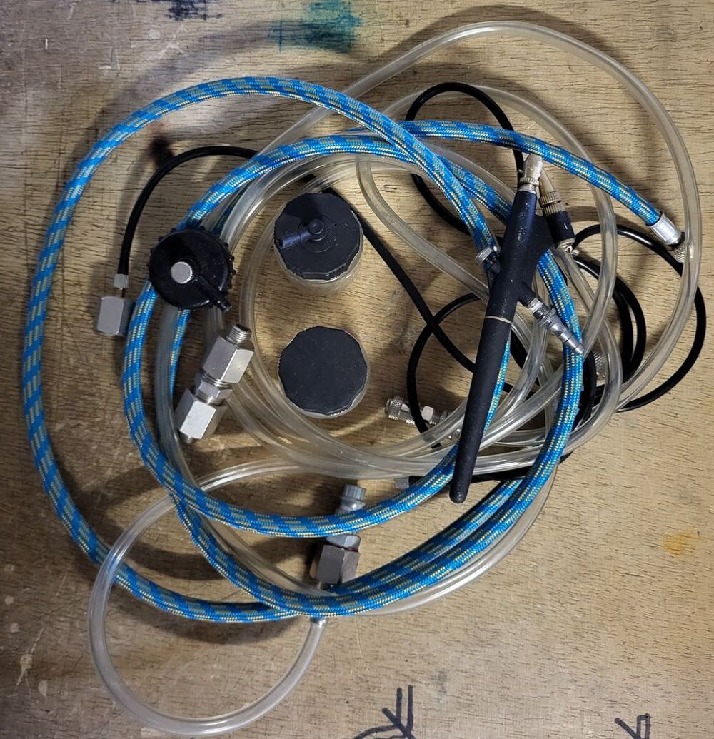 un ensemble d A&eacute;rographe pro Bricolage