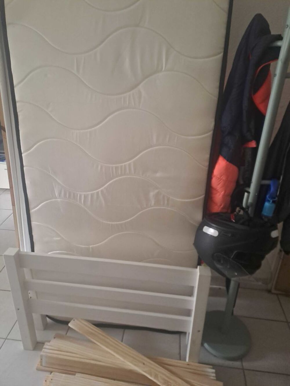 lit 1 personne et matelas Meubles