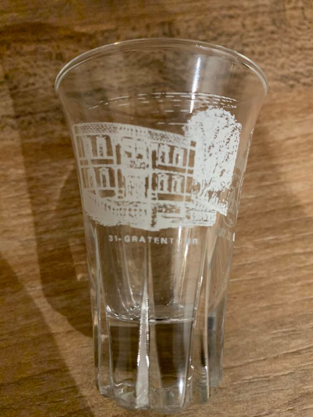 Lot de 7 verres &agrave; liqueurs &acute;&acute; Hostellerie du parc - Gratentour 31 &acute;&acute; Electroménager