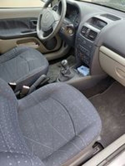 Clio II Clio 1.5 dCi 65 Confort Pack Clim Authentique 2004 occasion 17150 Mirambeau