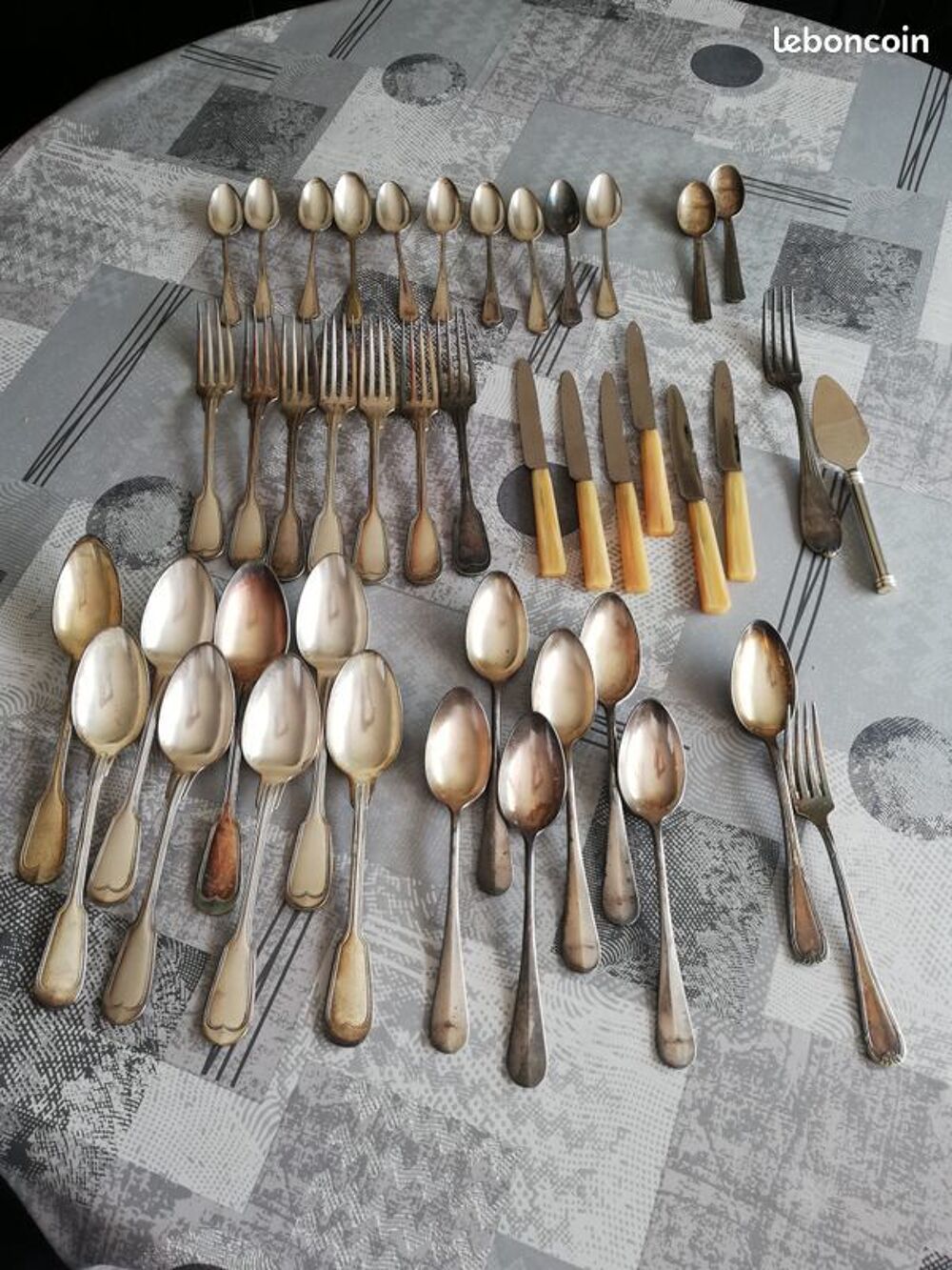 LOT COUVERTS METAL ARGENTE 43 pi&egrave;ces Cuisine