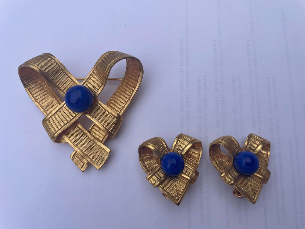 parure broche + boucles d'oreilles clip c?ur dor&eacute; perle bleu Bijoux et montres