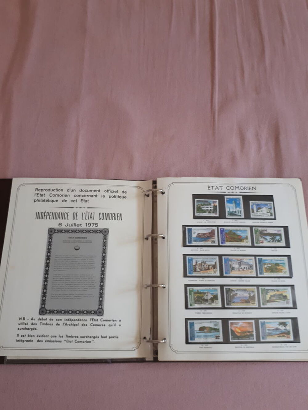 Belle Collection de 354 timbres + blocs "Etat Comorien" 