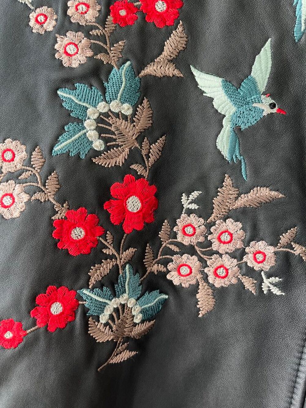 Veste cuir Zapa ( iconic &eacute;dition ). Brod&eacute;e. Taille 36 Vtements