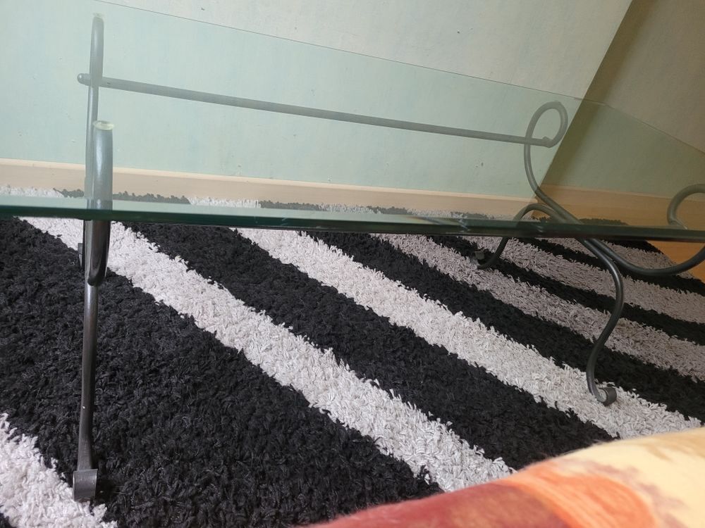 Table basse en fer forg&eacute; et plateau en verre en Bon &eacute;tat Meubles