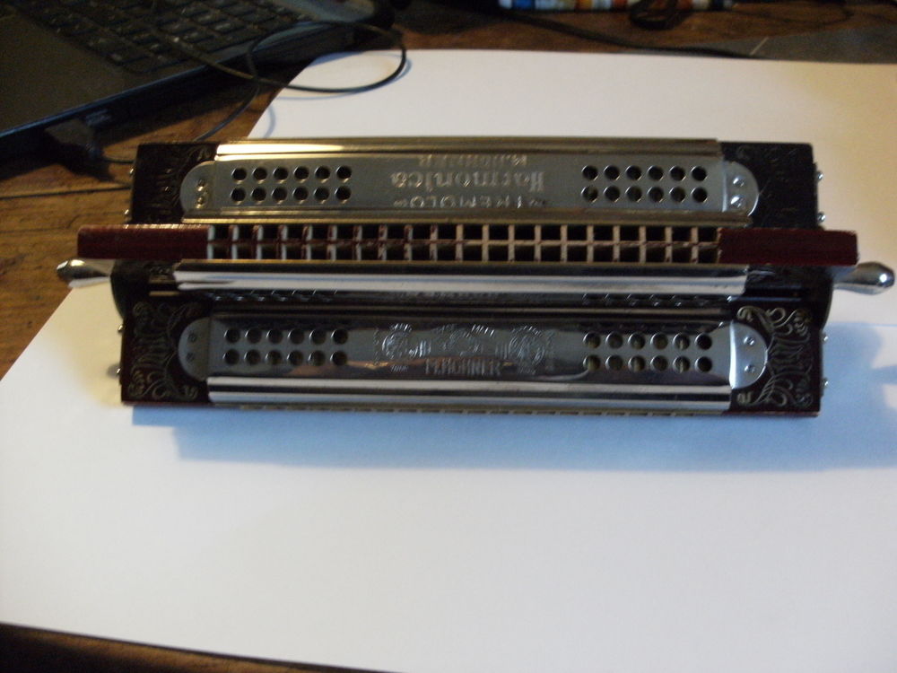 Harmonica Hohner Quatro Tr&eacute;molo dans sa boite d'origine Instruments de musique