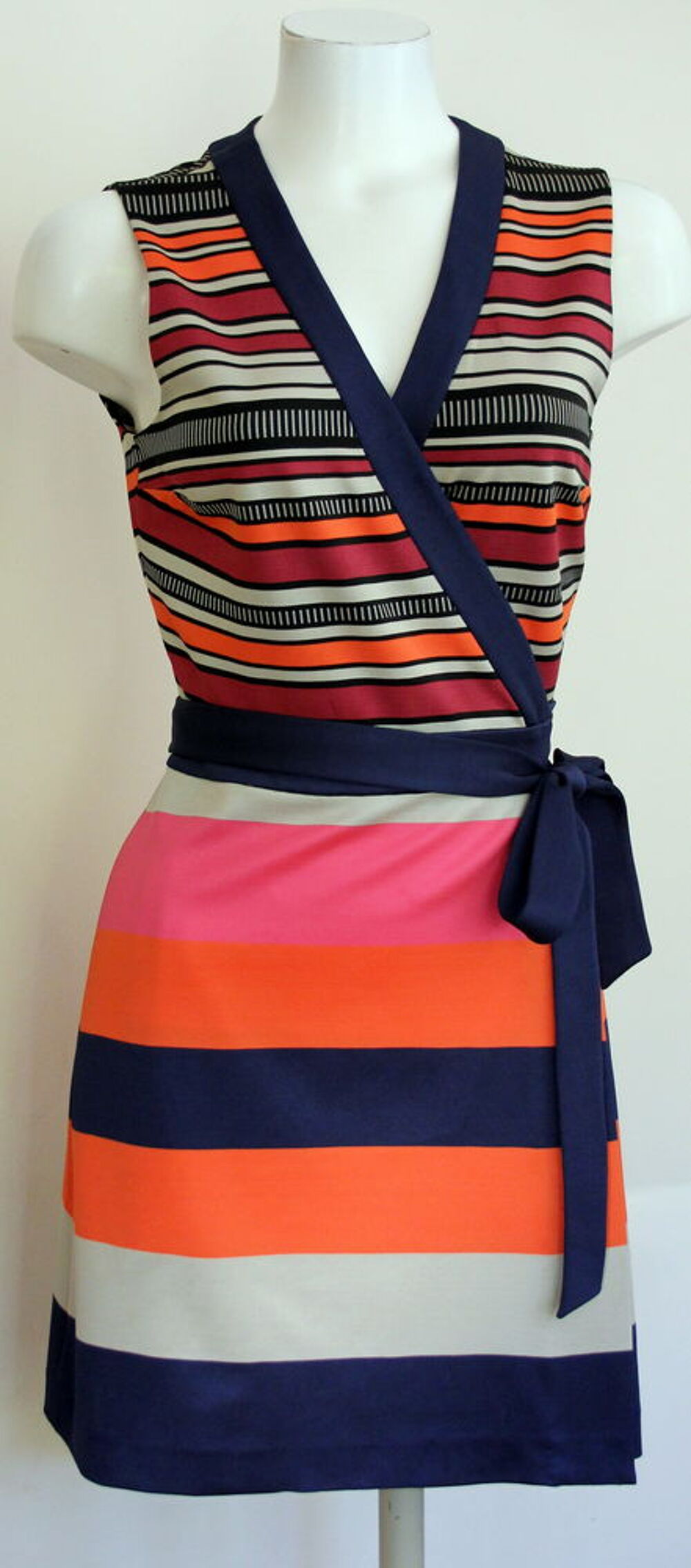 Robe courte larges rayures DIANE VON FURSTENBERG T.8
36/38 Vêtements
