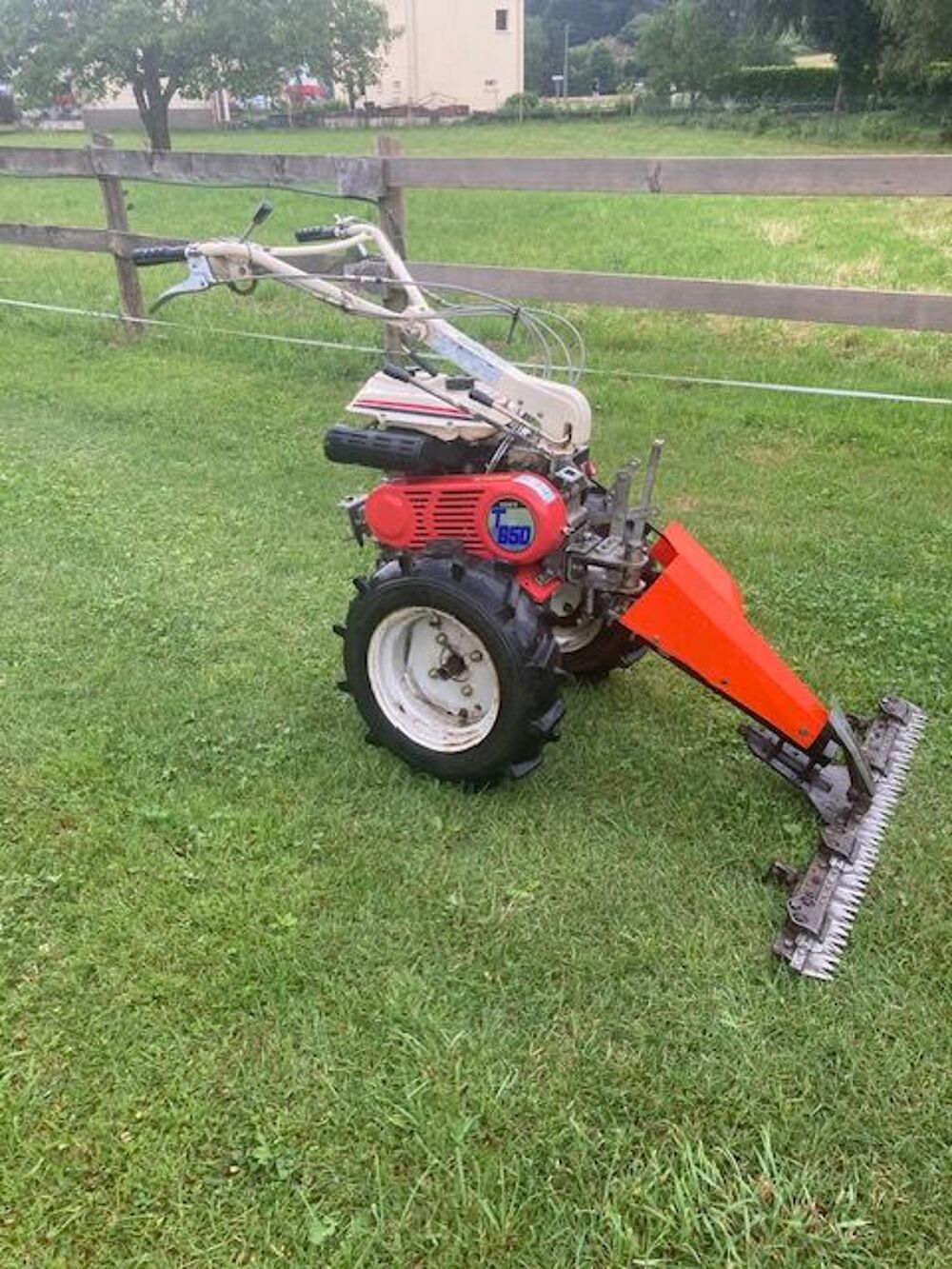 
motoculteur kubota t650
tbe peu servi Jardin