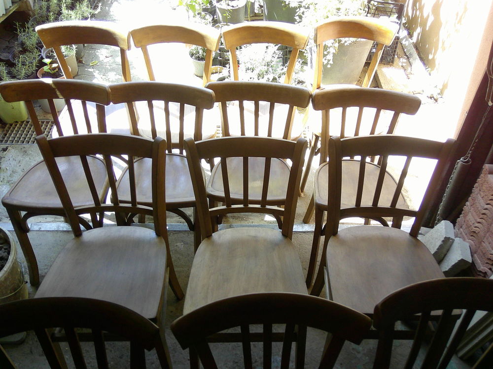 30 chaises de bistrot Meubles