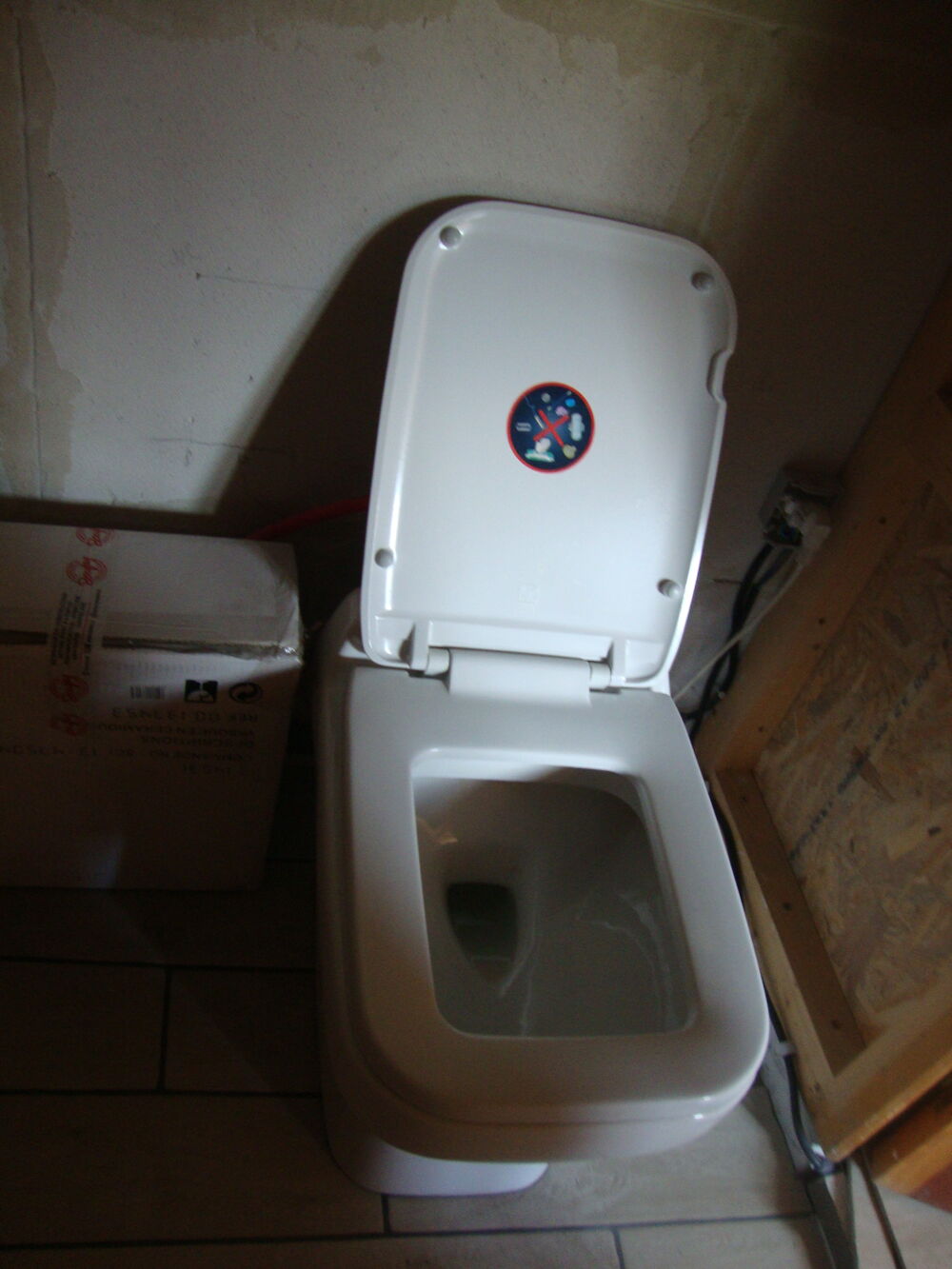 WC Compact cuvette avec broyeur int&eacute;gr&eacute; Electroménager
