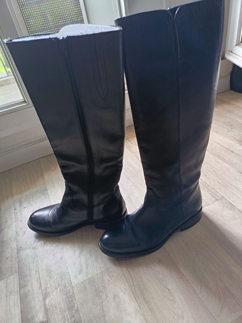 Botte longue noir et bottines blanche Chaussures
