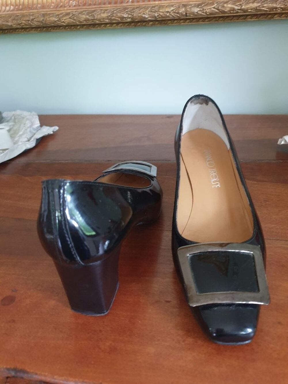 Escarpins noirs tout en cuir vernis &agrave; talon &eacute;pais Chaussures