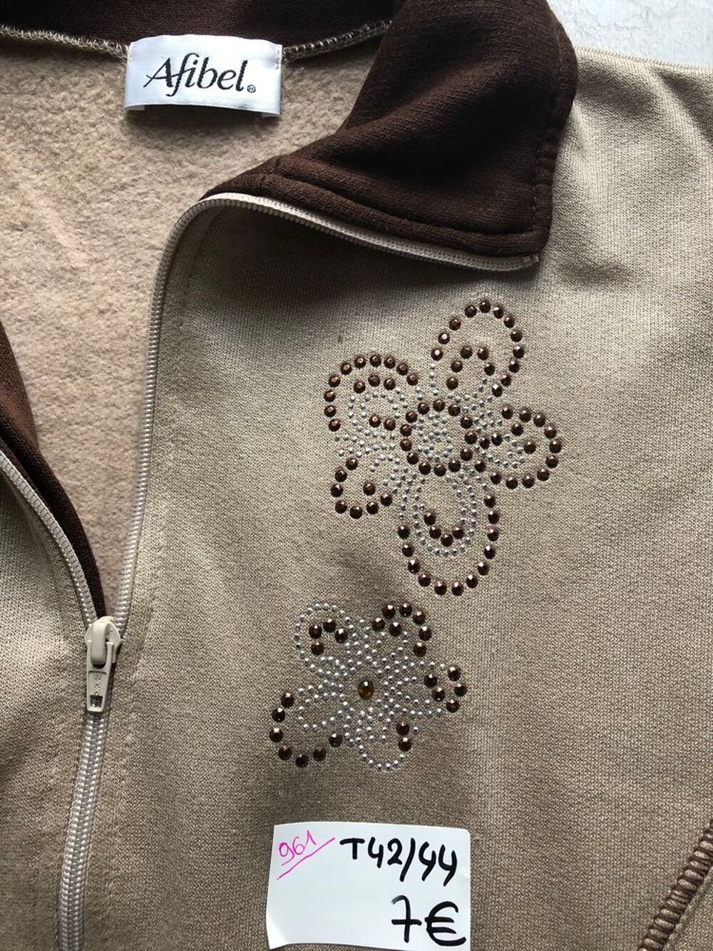 Veste sweat-shirt NEUVE T 42 Vêtements