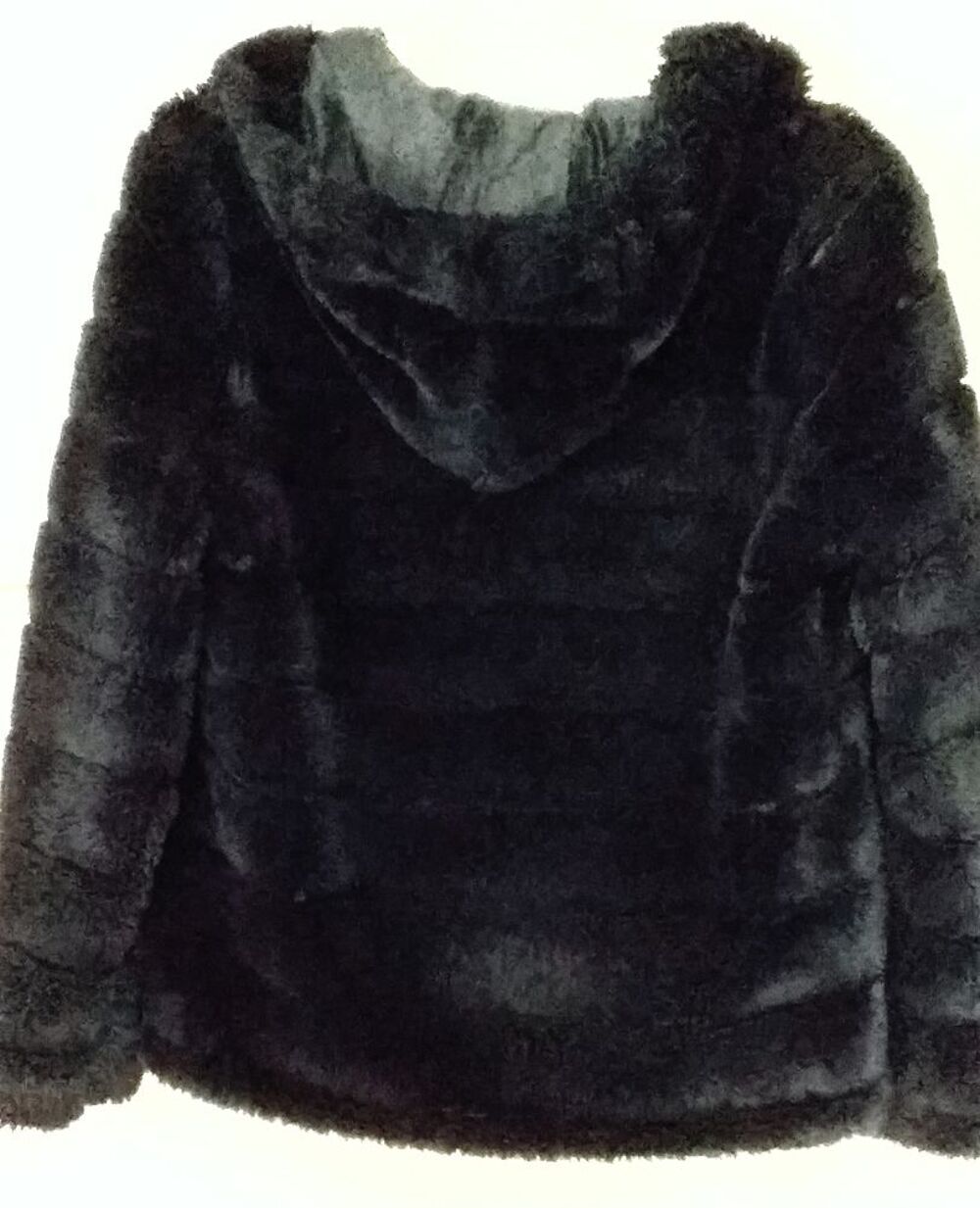 manteau fausse fourrure &agrave; capuche Vêtements