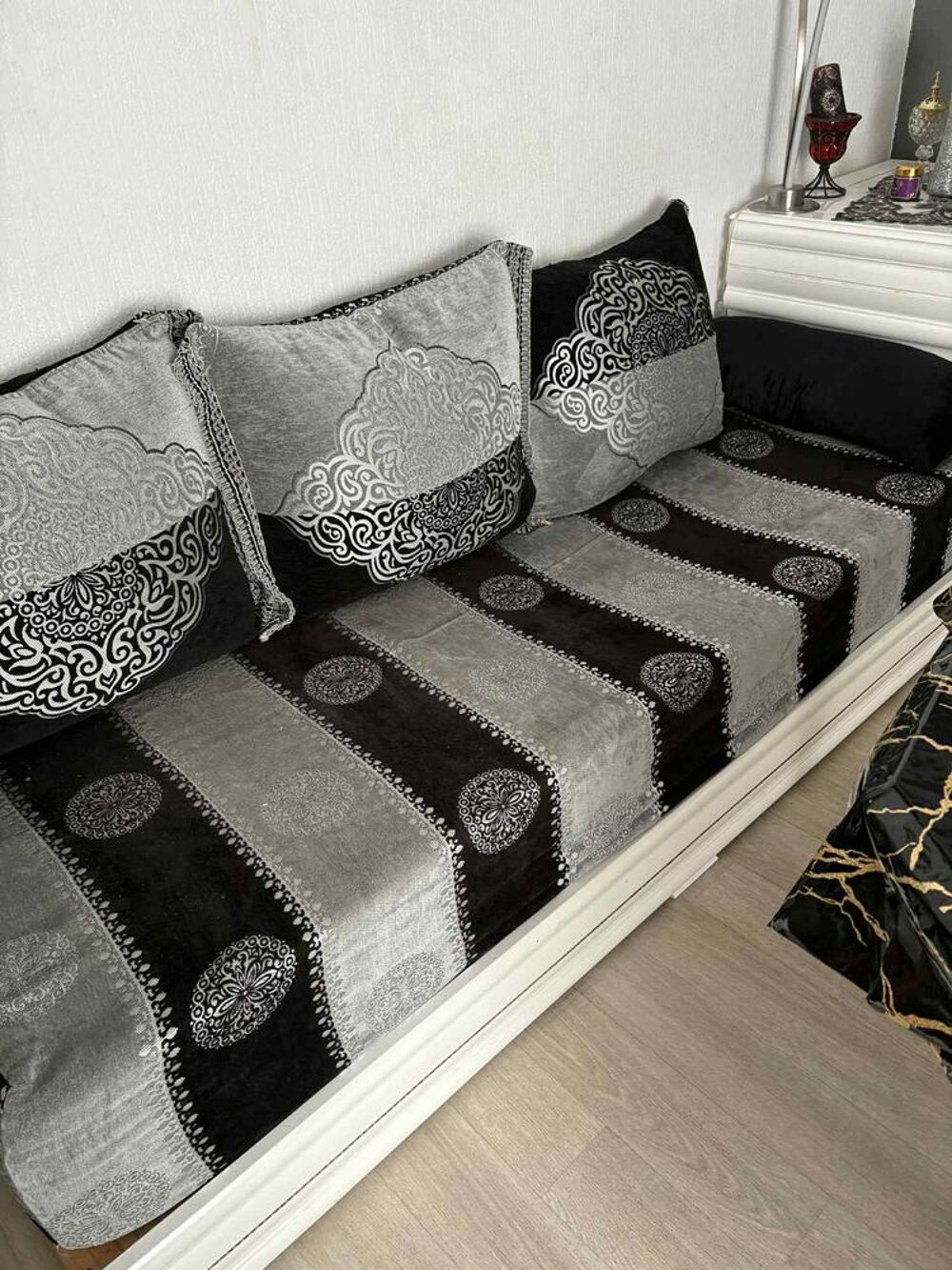 Salon Oriental Laqu&eacute; Blanc &amp; Strass ? Complet Meubles