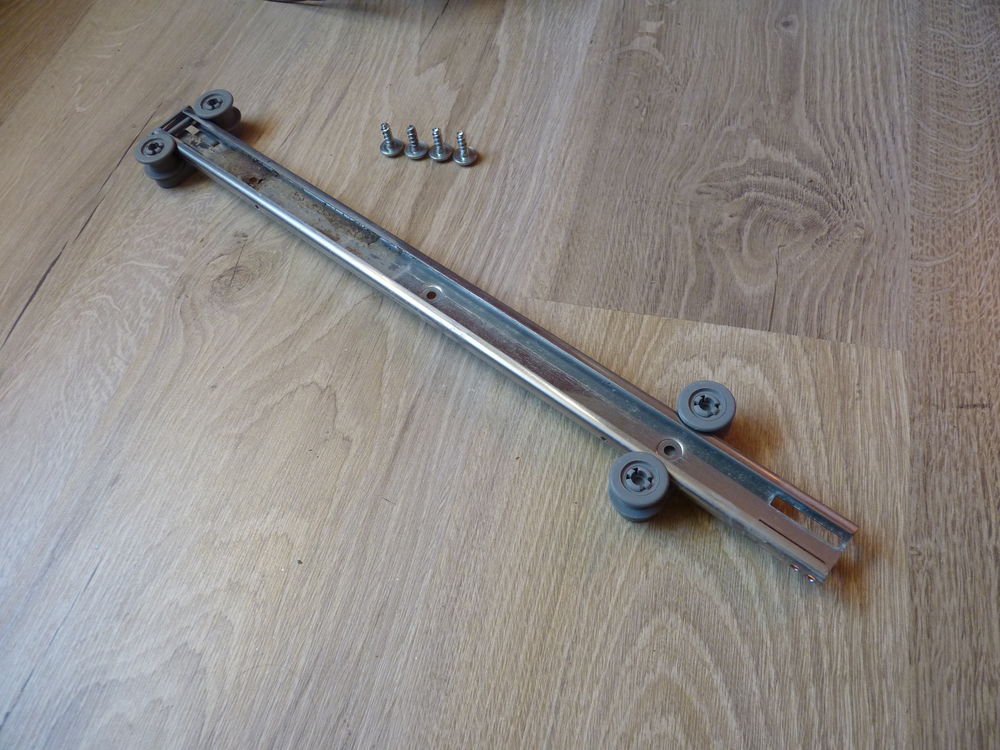 lave vaisselle SMEG STA 6439L2 rail guide panier + roulette Electroménager