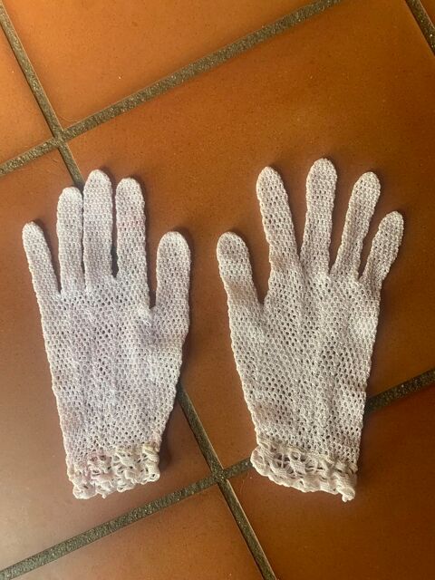 Paire de gants anciennes en dentelles femme 6 Saleilles (66)
