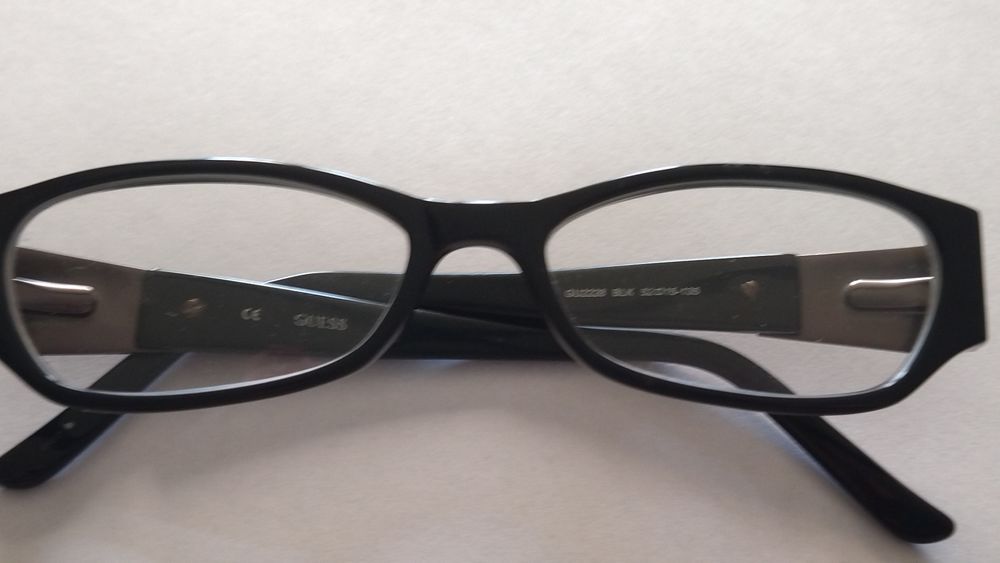 Lunettes Guess noires Bijoux et montres