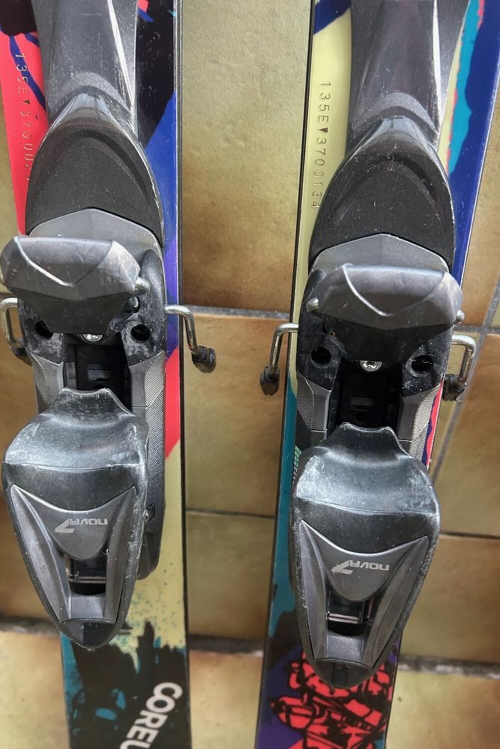 Ski 132 cm spatules en relev&eacute; 2 c&ocirc;tes COREUPT avec housse Sports