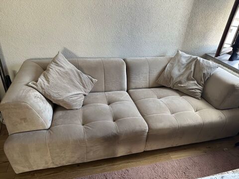 Canap� 3 places en velours beige, tr�s confortable. 350 Ma�che (25)