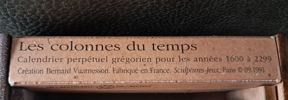 calendrier perp&eacute;tuel gr&eacute;gorien des ann&eacute;es 1600 &agrave; 2299 
Décoration