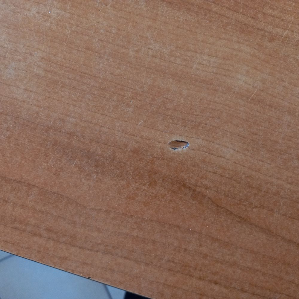 Table ovale en formica couleur bois Meubles