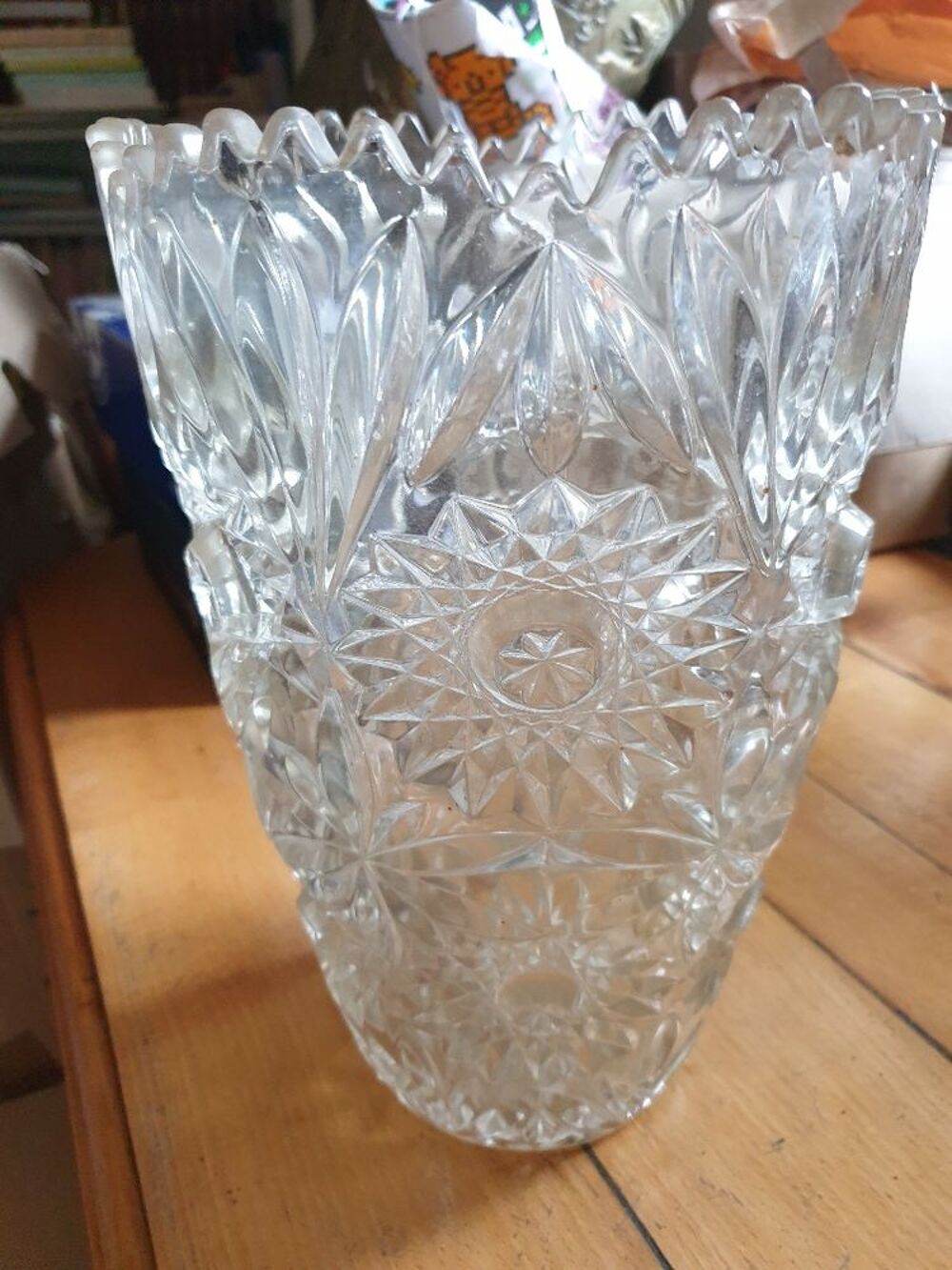 Haut vase rond et &eacute;lanc&eacute; en cristal, vintage Dcoration