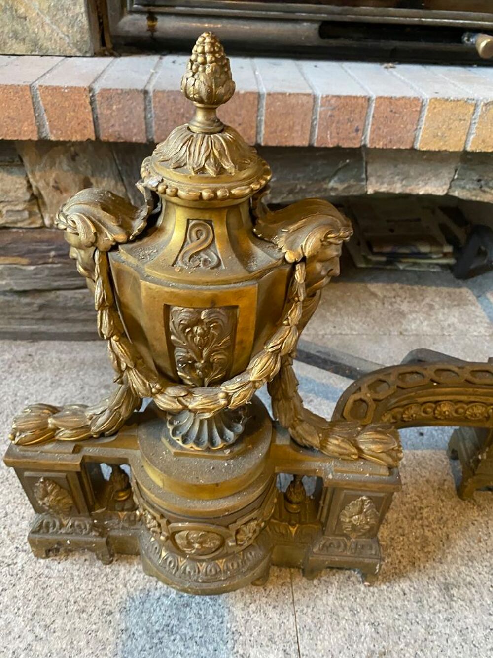 Tr&egrave;s beaux chenets de chemin&eacute;e en bronze Décoration