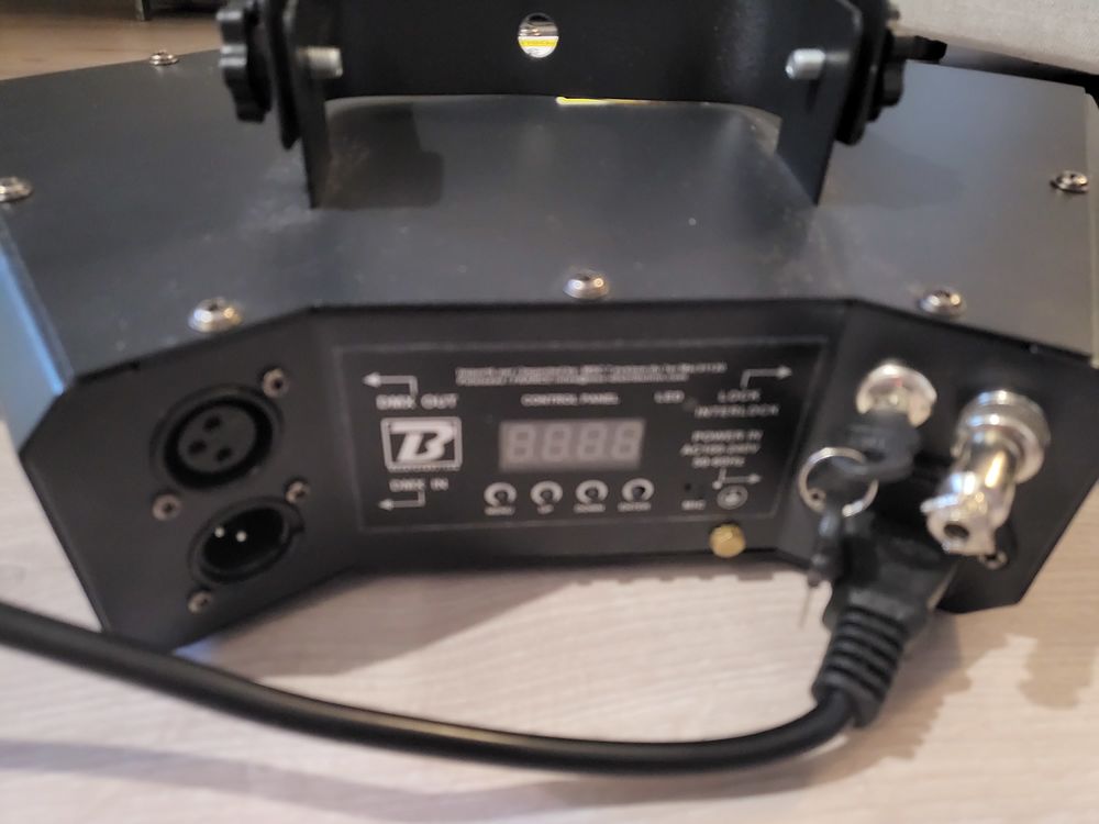 Jeu de lumi&eacute;re LASER 6 ouvertures RGB effet rotatifs Instruments de musique
