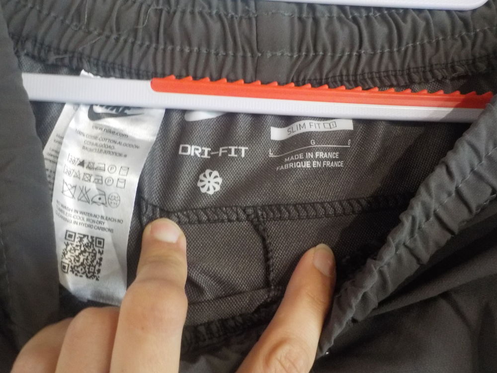 PANTALON JOGGING GRIS FONCE NIKE DRI-FIT TAILLE L Vêtements
