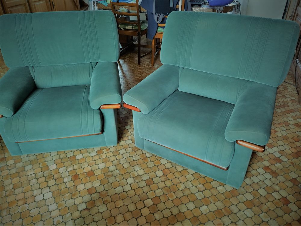 Ensemble Canap&eacute; 3 places et 2 fauteuils de couleur vert 
Meubles
