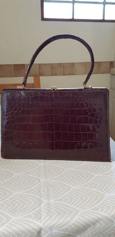 3 sacs croco vintage. 50 Saint-Nom-la-Bretèche (78)