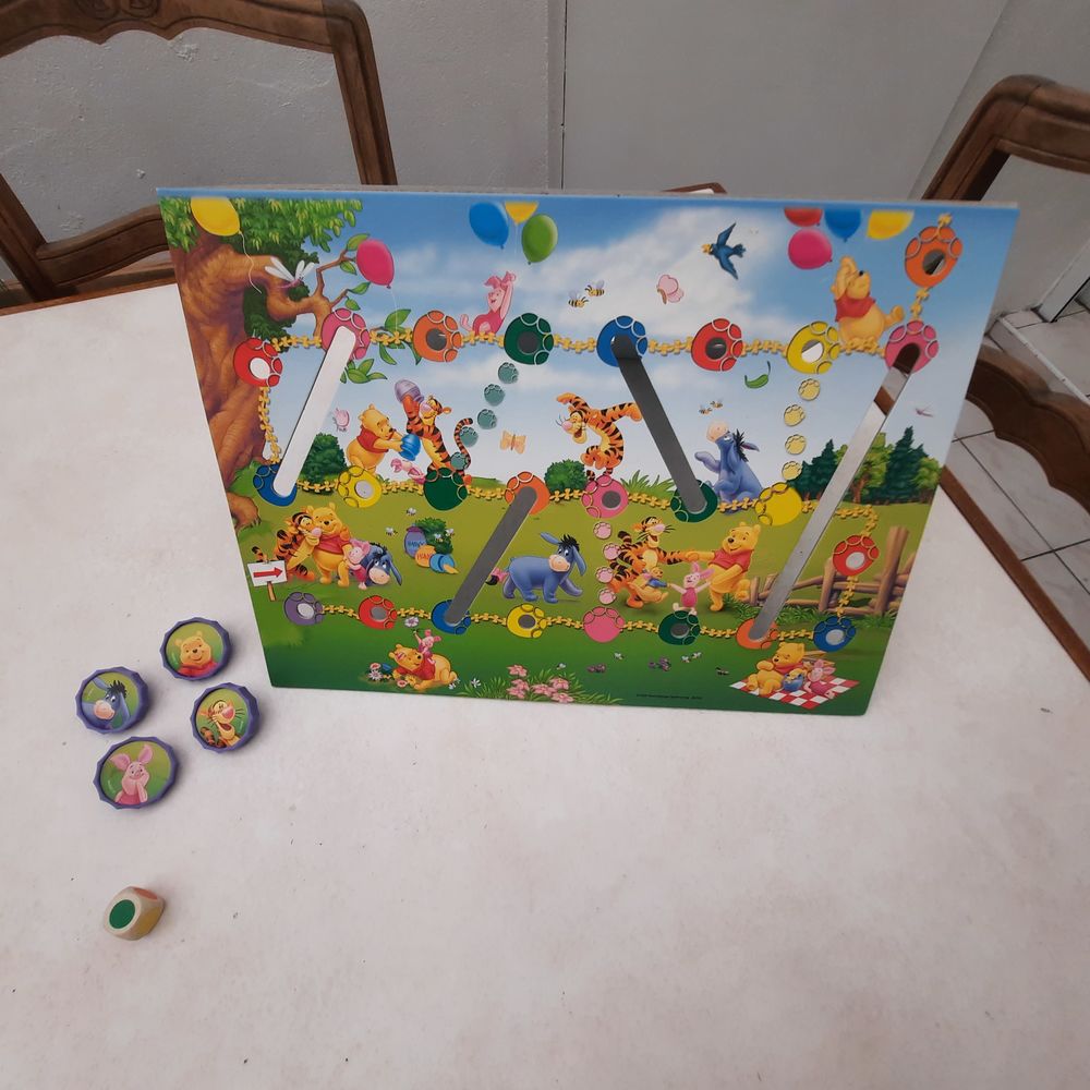 A la recherche de l'&eacute;l&eacute;fan avec Winnie et ses amis. Jeux / jouets