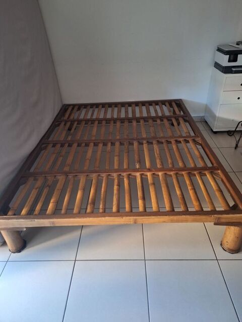 Magnifique lit bambou avec sommier et deux tables de nuit. 650 Bormes-les-Mimosas (83)