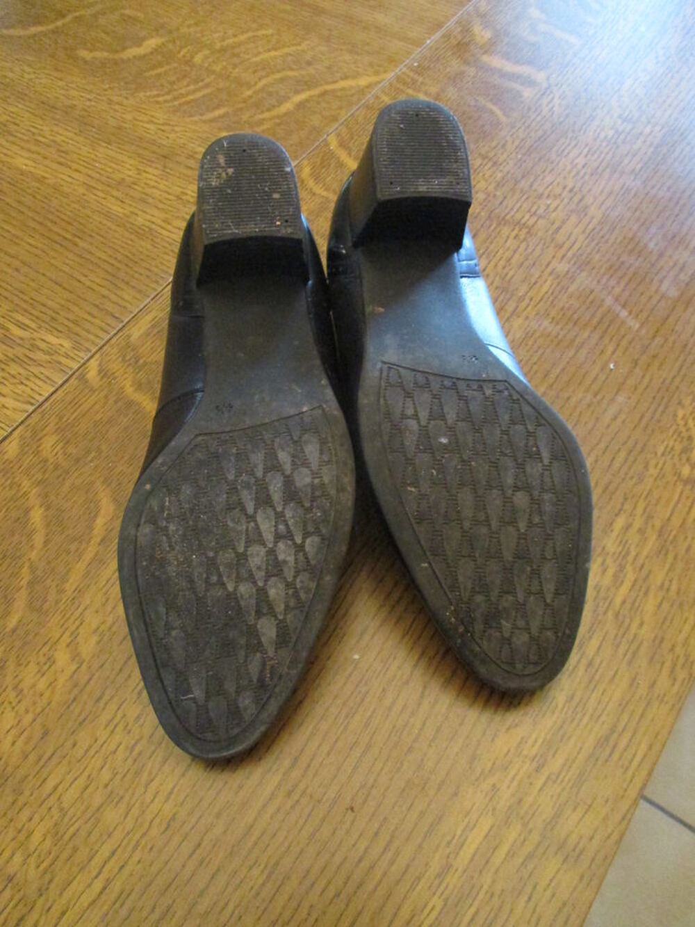 Souliers vernis sur les deux extr&eacute;mit&eacute;s port&eacute; une seule fois Chaussures