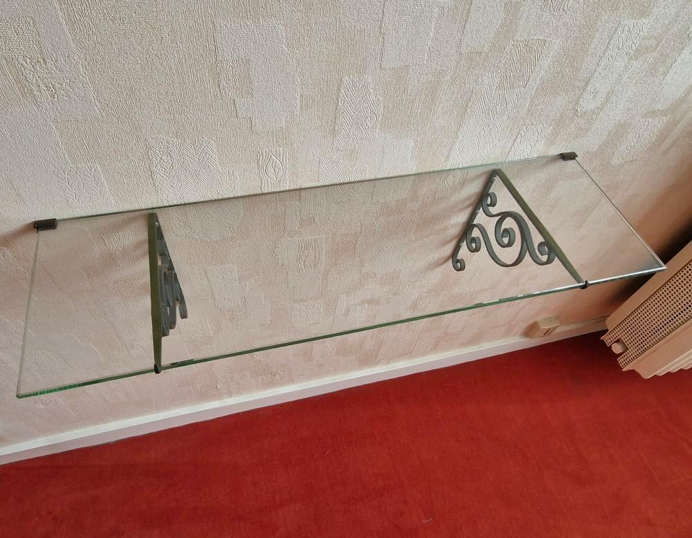 ETAGERE MURALE EN VERRE ET SUPPORT DE FIXATION EN BRONZE
Meubles