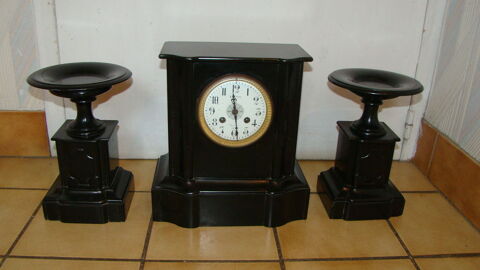 Garniture de chemine - Epoque Napolon III  -  XIXme
150 Gargenville (78)